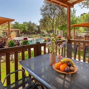 3* Vakantiepark Mobile Homes Camp Garden Veštar